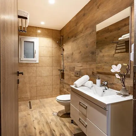 Rosemary Rhodes Vilă