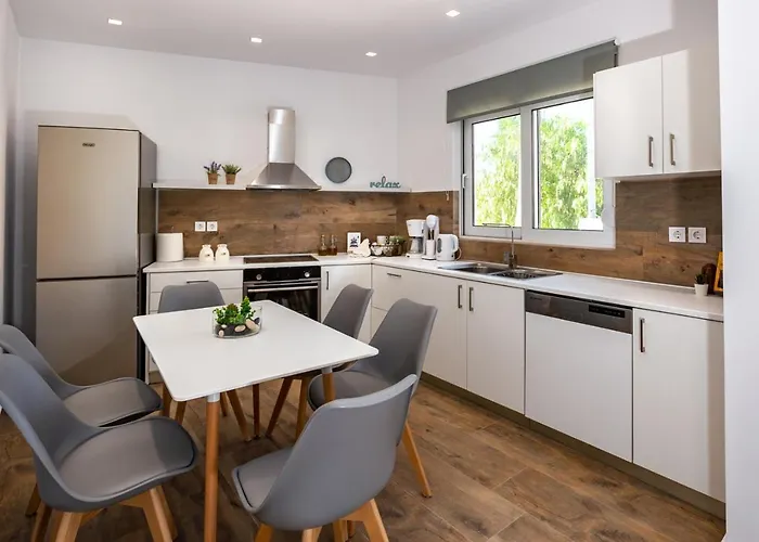 Rosemary Rhodes Villa *