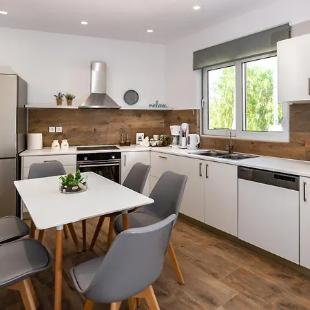 Rosemary Rhodes Villa *