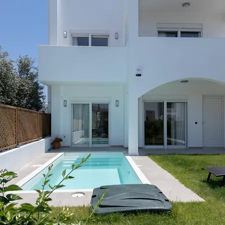 Willa Rosemary Rhodes